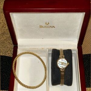 Vintage Bulova Watch and Bracelet gift set!!!